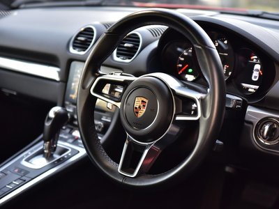 PORSCHE 718 CAYMAN - 3