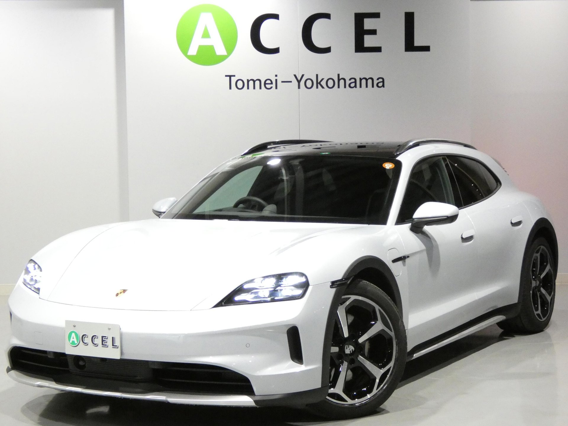 PORSCHE TAYCAN CROSS TURISMO - View 1