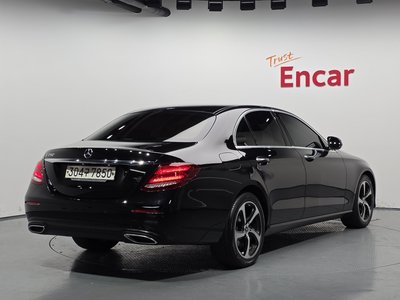 MERCEDES-BENZ E-CLASS - 3