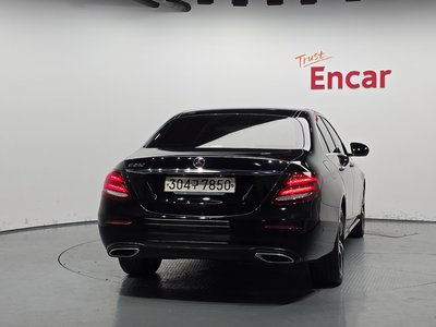 MERCEDES-BENZ E-CLASS - 4