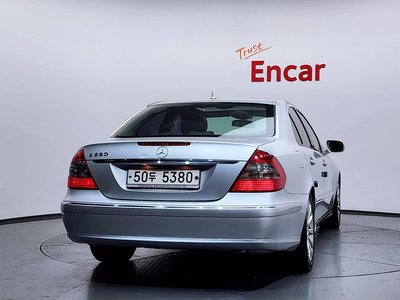 MERCEDES-BENZ E-CLASS - 4