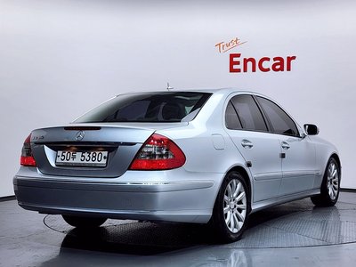MERCEDES-BENZ E-CLASS - 3
