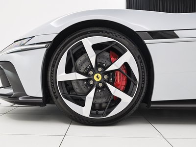 2025 Ferrari 12 CILINDRI photo 9