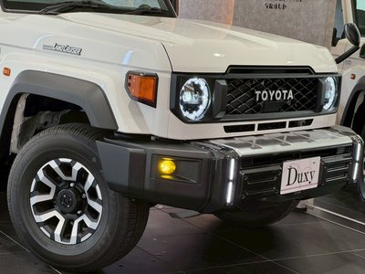 TOYOTA LAND CRUISER 70 - 3