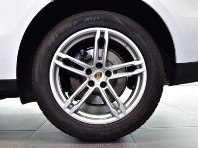PORSCHE MACAN - 10