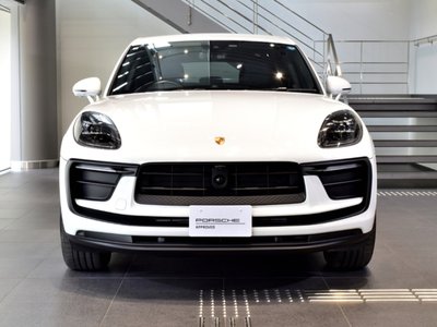 PORSCHE MACAN - 8