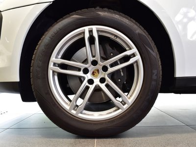 PORSCHE MACAN - 9