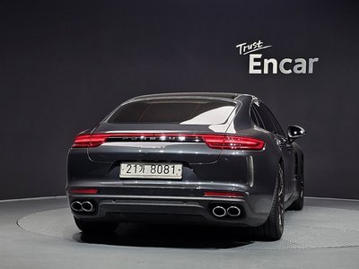 صورة 3 لـ 2018 Porsche PANAMERA