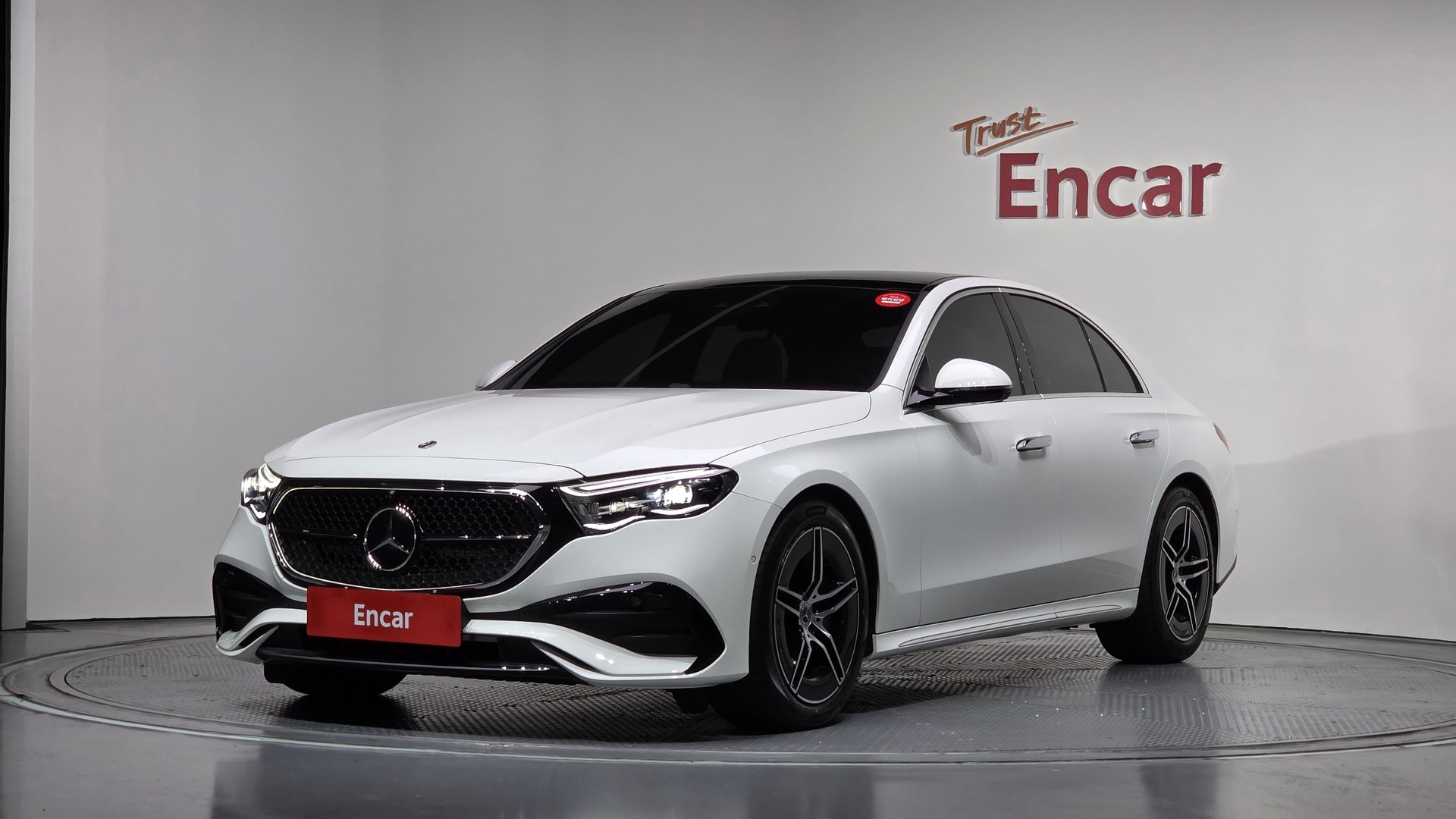 MERCEDES-BENZ E-CLASS - View 1