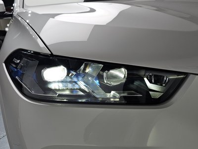 2025 BMW X5 photo 9