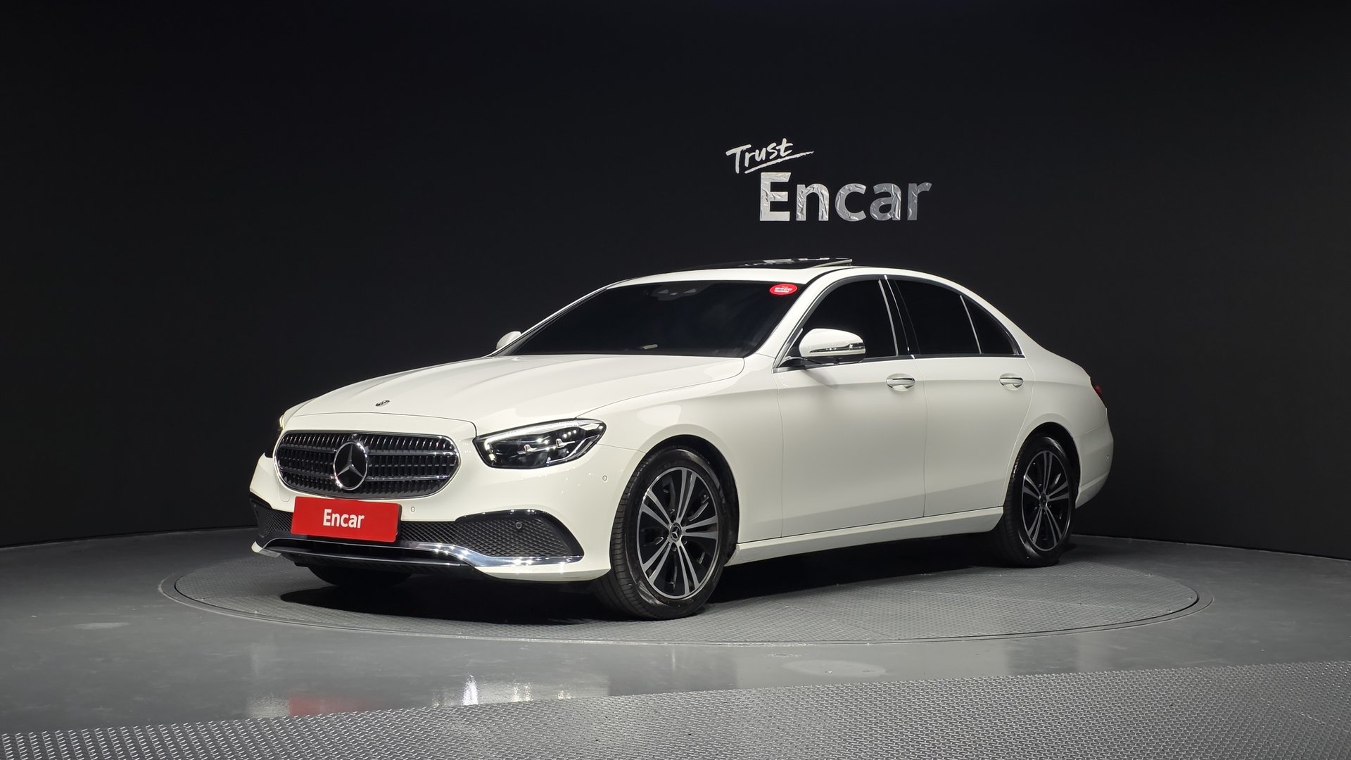 MERCEDES-BENZ E-CLASS - View 1