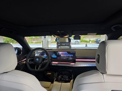 صورة 9 لـ 2026 BMW I5