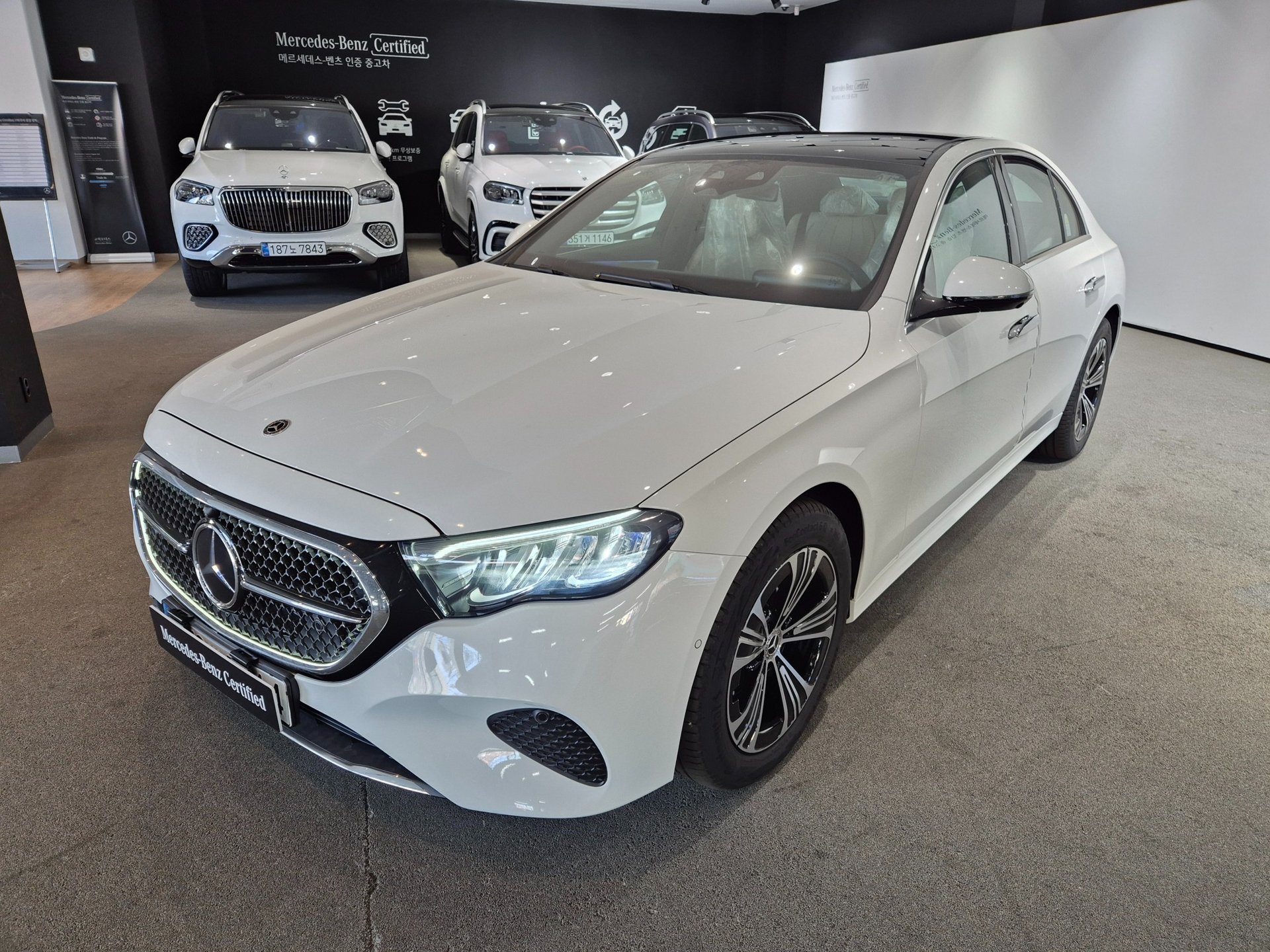 MERCEDES-BENZ E-CLASS - View 1