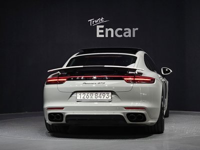 PORSCHE PANAMERA - 3