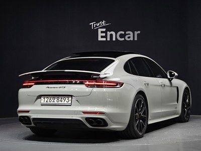 PORSCHE PANAMERA - 4