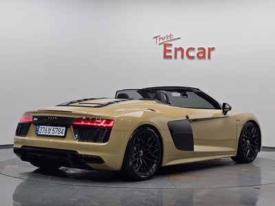 صورة 3 لـ 2017 AUDI R8