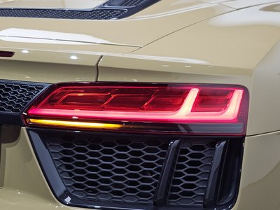 صورة 10 لـ 2017 AUDI R8