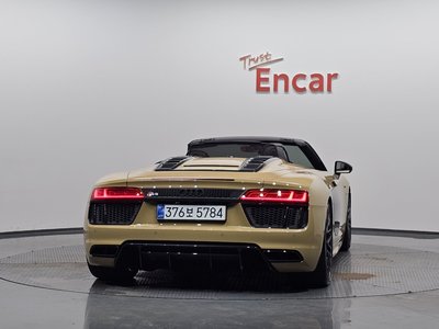 صورة 4 لـ 2017 AUDI R8