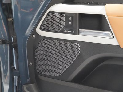 LAND ROVER DEFENDER - 5