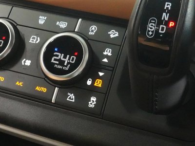 LAND ROVER DEFENDER - 4