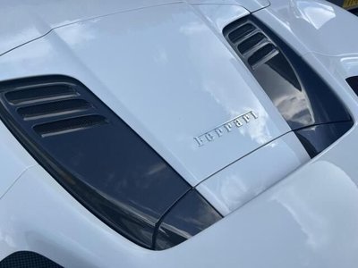 FERRARI F8 - 8