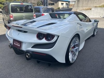 FERRARI F8 - 3