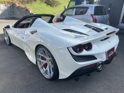FERRARI F8 - 5