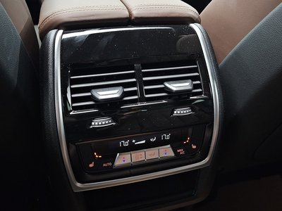 2025 BMW X6 — миниатюра 35