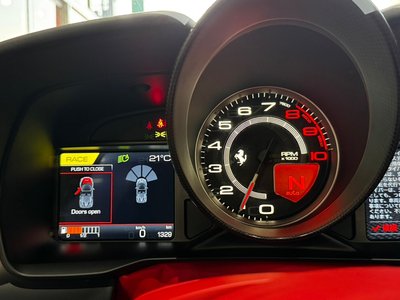 FERRARI F8 - 10
