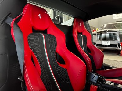 FERRARI F8 - 6
