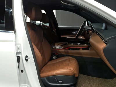 صورة 10 لـ 2021 Genesis GV70