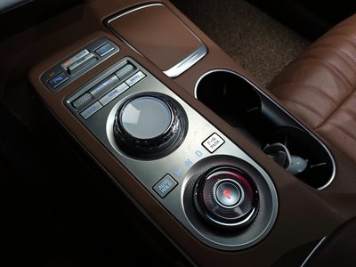 صورة 9 لـ 2021 Genesis GV70