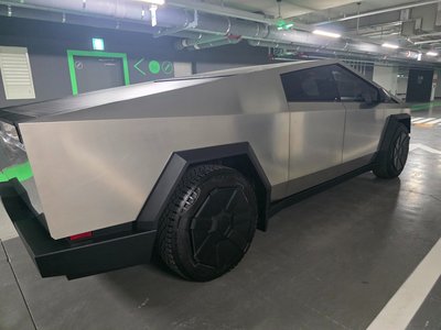 TESLA CYBERTRUCK - 7