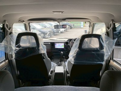 2003 Toyota LAND CRUISER 70 — миниатюра 16