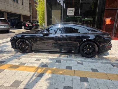 PORSCHE PANAMERA - 8