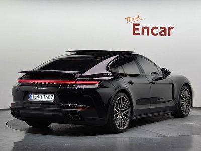 PORSCHE PANAMERA - 3