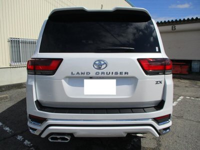 TOYOTA LAND CRUISER 300 - 6
