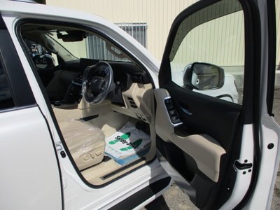 TOYOTA LAND CRUISER 300 - 9