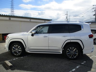TOYOTA LAND CRUISER 300 - 8