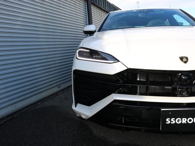 LAMBORGHINI URUS - 6