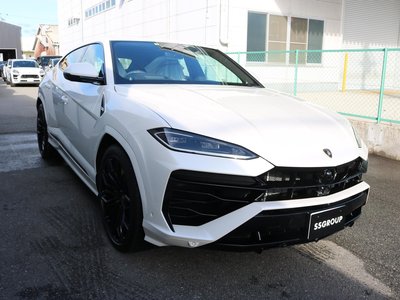 LAMBORGHINI URUS - 10