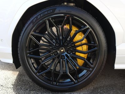 LAMBORGHINI URUS - 5