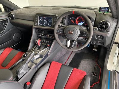 NISSAN GT-R - 8