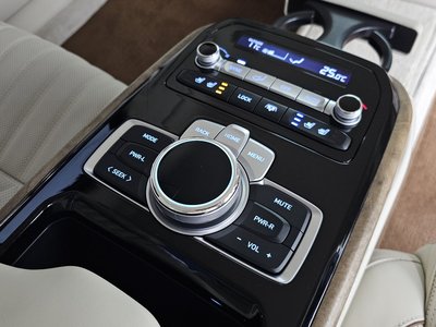 2021 Genesis G90 — миниатюра 19