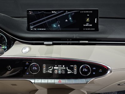 2022 Genesis GV70 thumbnail 15