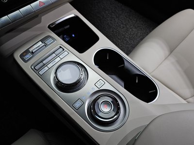 صورة 9 لـ 2022 Genesis GV70