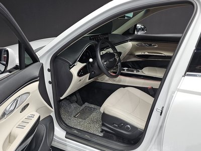 صورة 10 لـ 2022 Genesis GV70