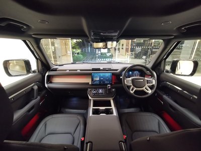 LAND ROVER DEFENDER - 4