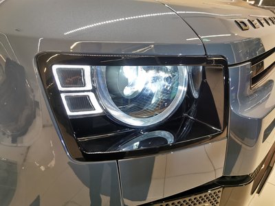 LAND ROVER DEFENDER - 8