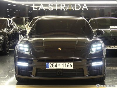 PORSCHE PANAMERA - 1